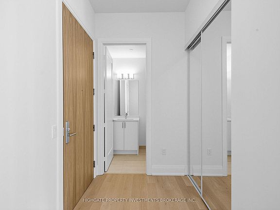 4th image of 27 Korda Gate #Penthouse 107