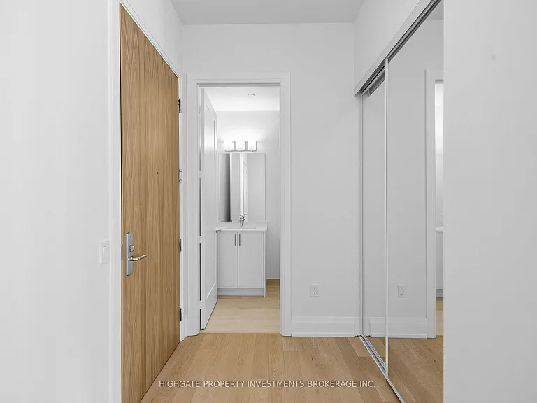 27 Korda Gate #Penthouse 107 — Photo 4