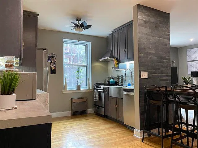 1 bed, 700 sqft, $2,500 — Photo 3