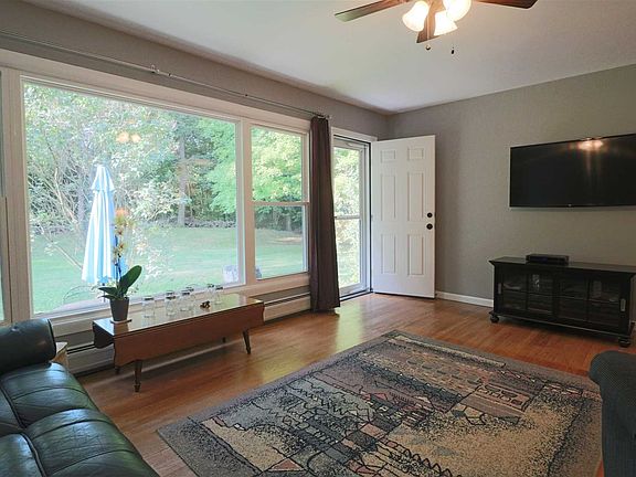 3rd image of 10 Kalina Dr