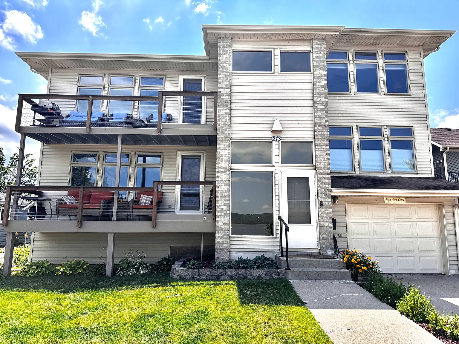 3 bed, 1638 sqft, $2,000 — Photo 1