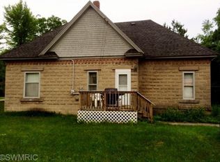12402 Crockery Creek Dr, Ravenna, MI 49451