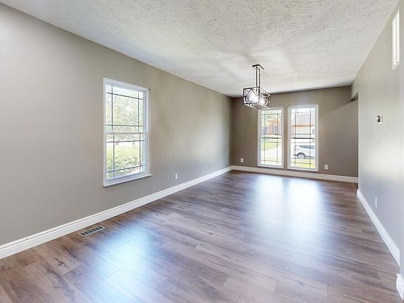 4th image of 6096 Blueberry Dr