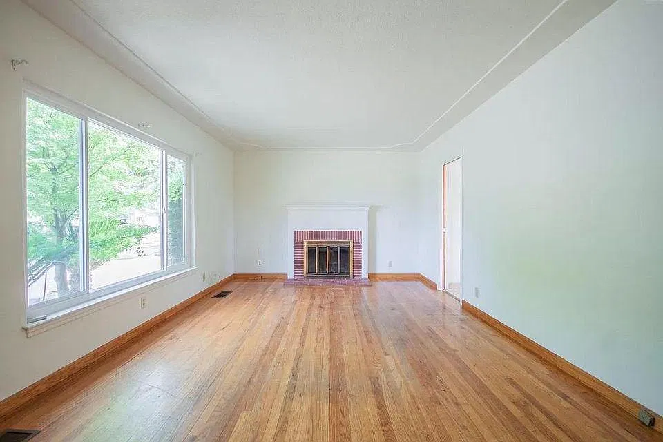 3 bed, 1011 sqft, $2,000 — Photo 3