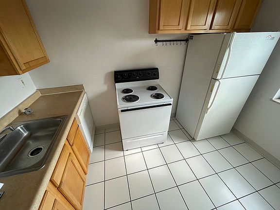 4th image of 5208-5240 Stanton Ave #216