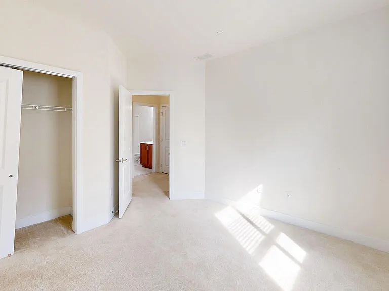 909 Lakeview Ct #909 — Photo 12