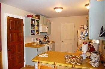 5th image of 1375 Wood Hill Ct