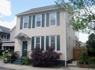 8 W Stiegel St, Manheim, PA 17545