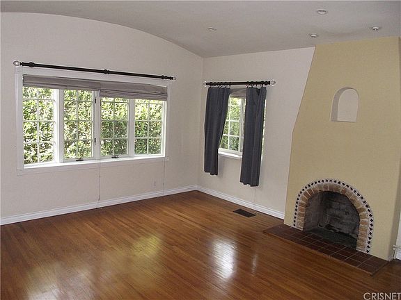 3rd image of 251 N Catalina St