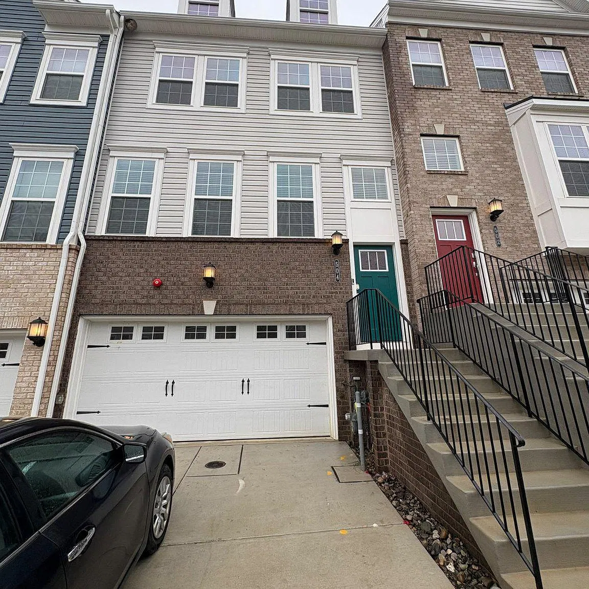 4 bed, 3.5 bath, 2700 sqft, $3,670 — Photo 1