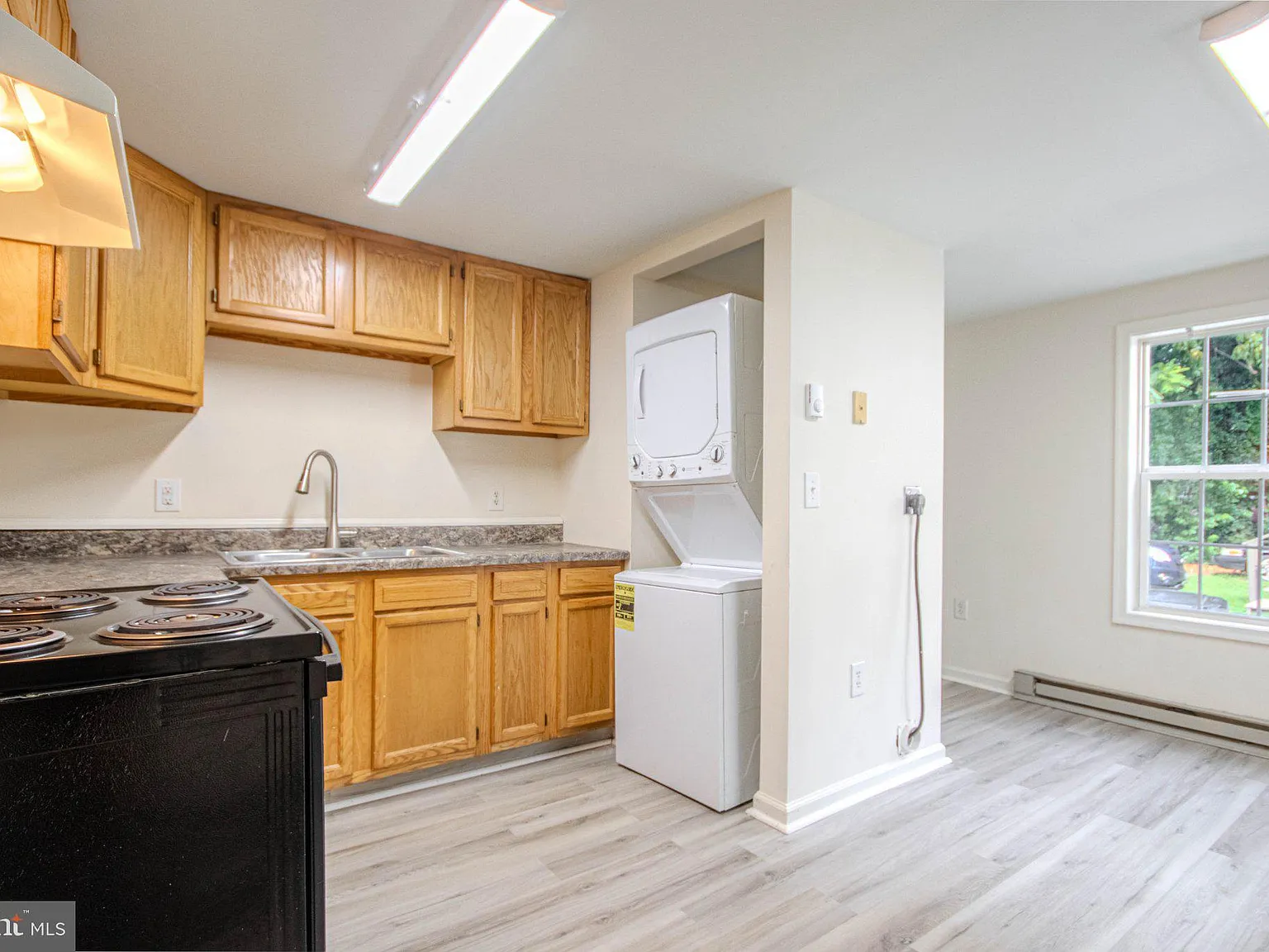 2 bed, 1.0 bath, 1035 sqft, $1,400 — Photo 3