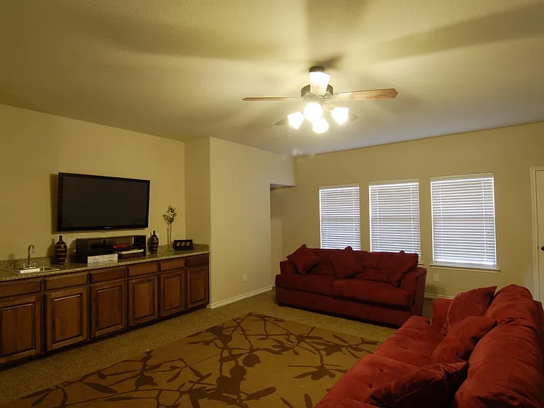 1617 Sul Ross Dr — Photo 5