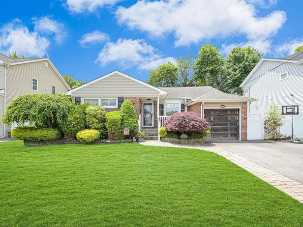 229 Floral Avenue, Plainview, NY 11803