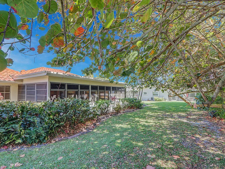 8574 SE Seagrape Way — Photo 38