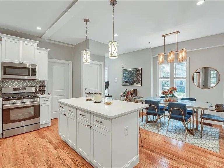 46 Port Norfolk St #1 — Photo 7