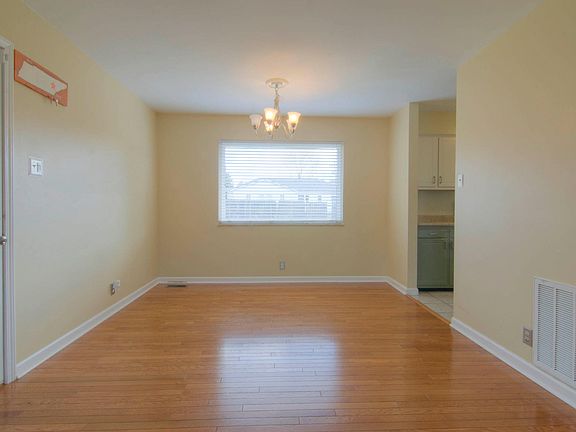 3rd image of 1012 Ruskin Dr