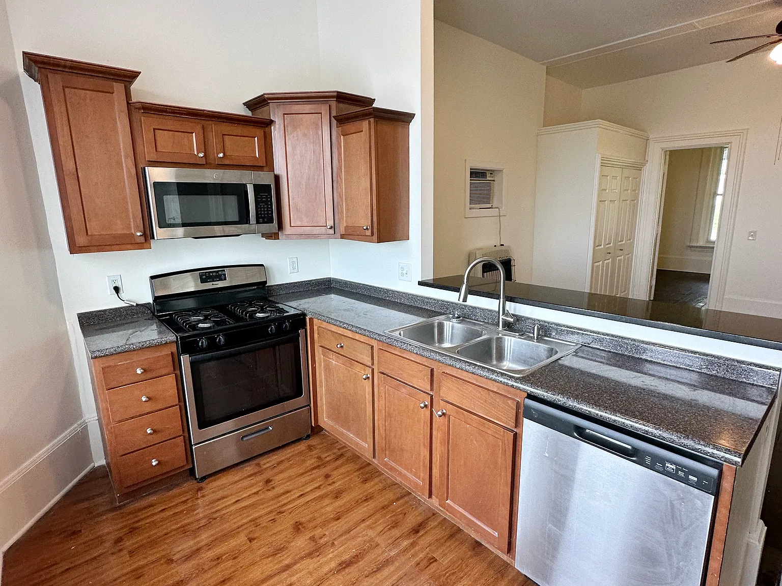 1 bed, $1,075 — Photo 1
