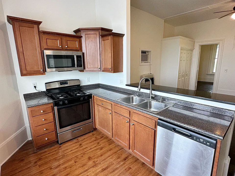 930 Summit Ave #2