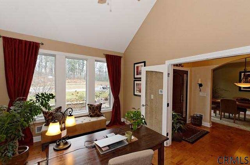 3rd image of 208 STOYKA Place