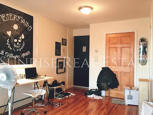 Rented by Sunrise Real Estate | media 58