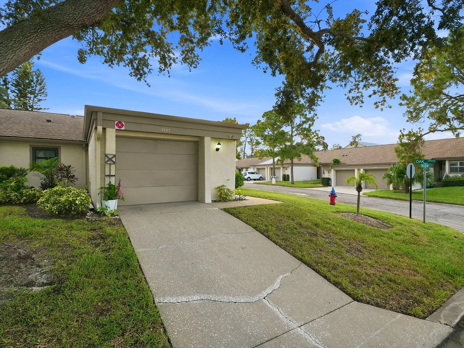 2 bed, 1320 sqft, $2,400 — Photo 2