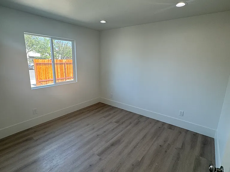 8847 1/2 Isora St #1/2 — Photo 12