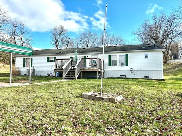 215 Rains Cir, South Zanesville, OH 43701