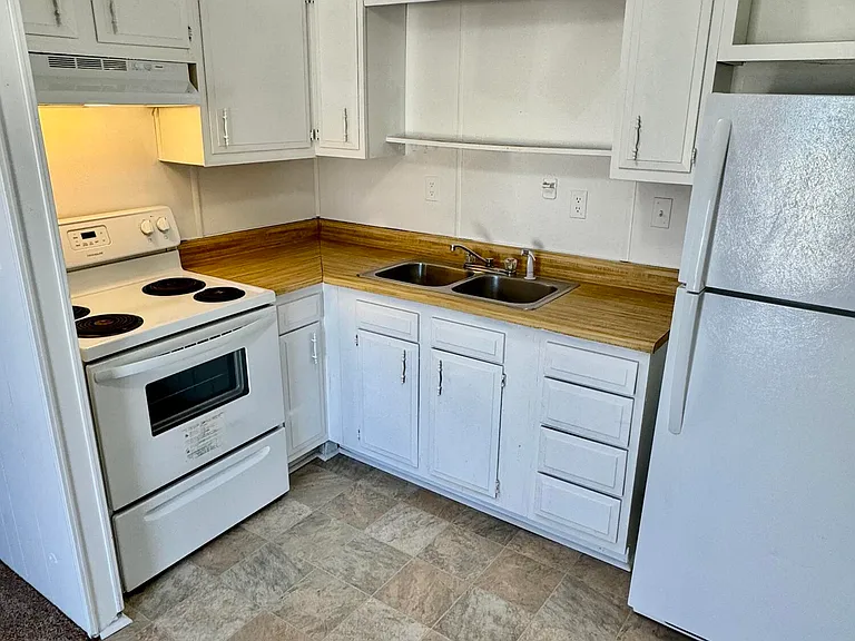 1504 Iris Cir #D — Photo 7
