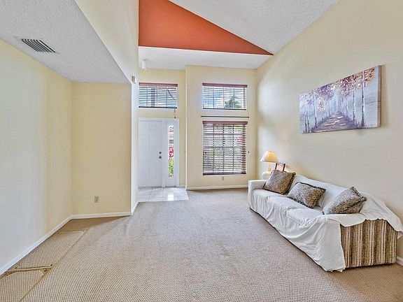 5th image of 6220 Lansdowne Cir