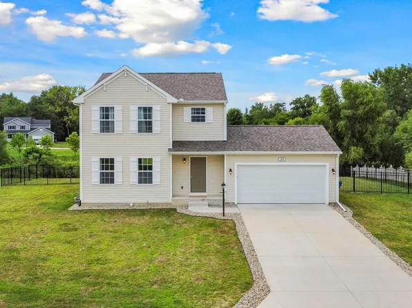 208 Potato Creek Dr, North Liberty, IN 46554