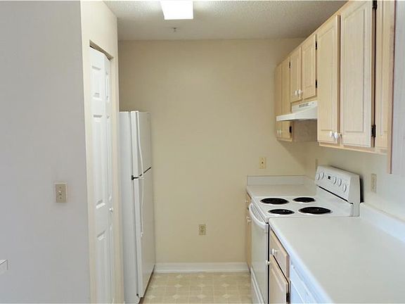 5th image of 1969 Summer Club Dr APT 307