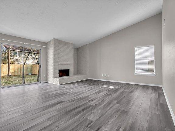 4th image of 8 Still Glen Ct