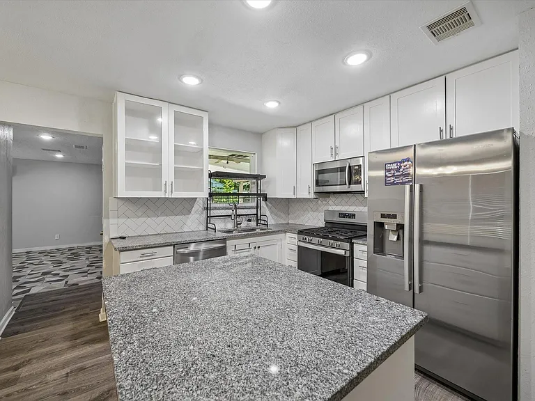 1526 Diplomat Way — Photo 2