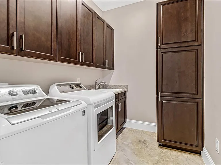 6487 Warwick Ave — Photo 27