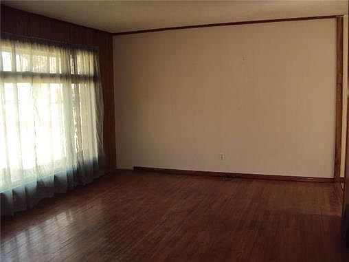 3rd image of 7163 Lowell Ave