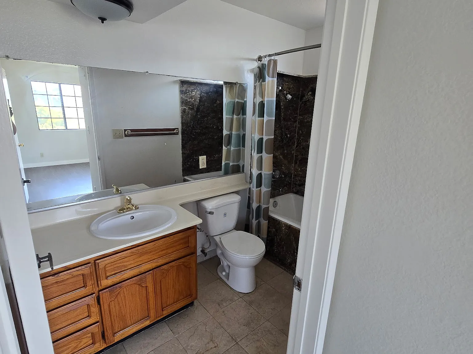 Venice Apartments — Photo 3