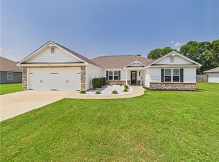 12 Silver Eagle Ct, Fort Mitchell, AL 36856