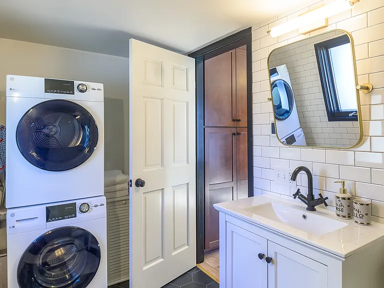 521 E Spruce St — Photo 10