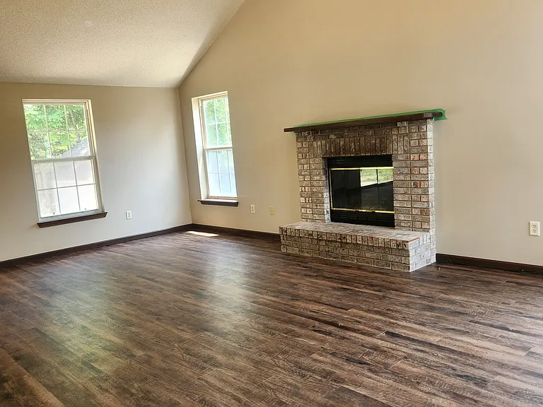 1710 Olympic Blvd — Photo 3
