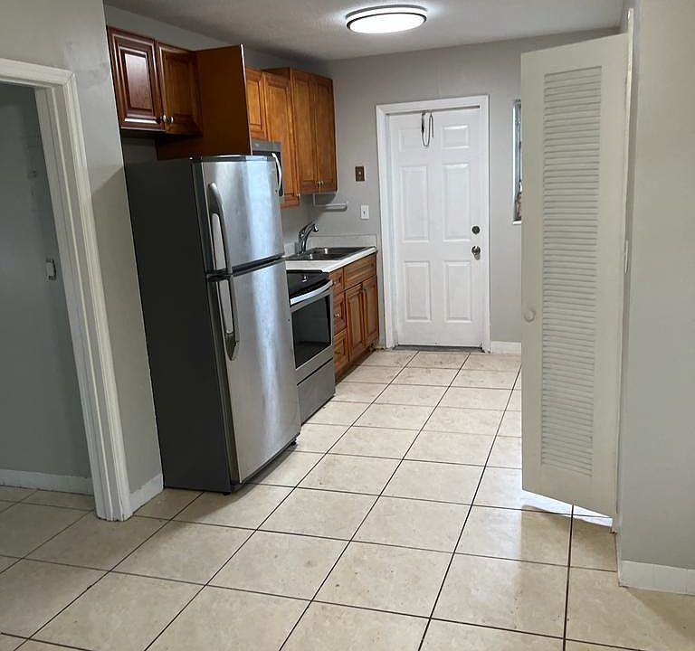 1st image of 909 NW 30th Ct #16323696