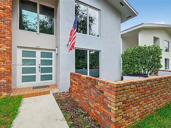 4th image of 537 Menendez Ave #0