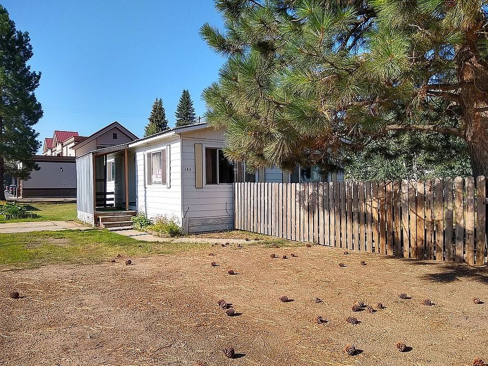 Parking area, Front porch