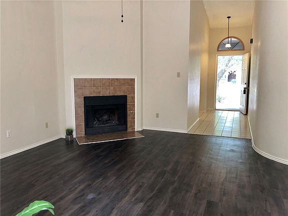 4th image of 1321 Piney Creek Ln