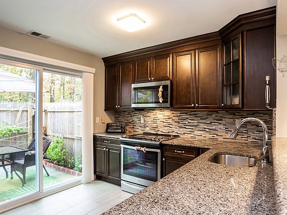 4th image of 143 Eagle Hill Ct