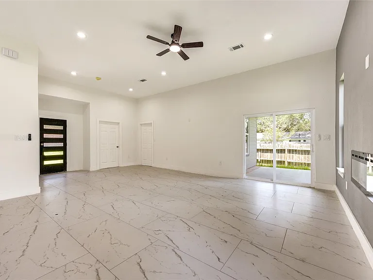508 Georgia St — Photo 17