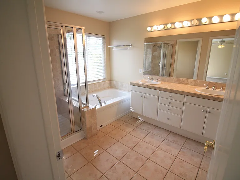 11469 Trailbrook Ln — Photo 9