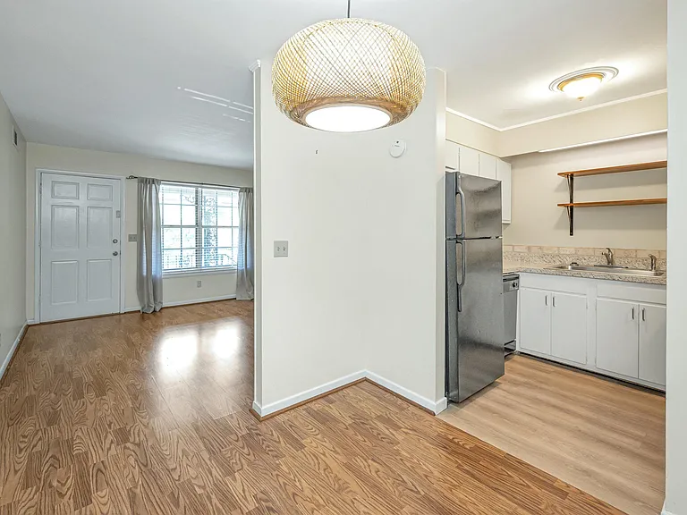 2727 Highland Ave S #204 — Photo 1