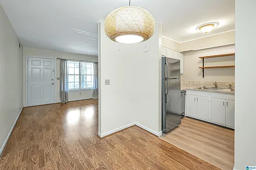2727 Highland Ave S #204 Photo 1