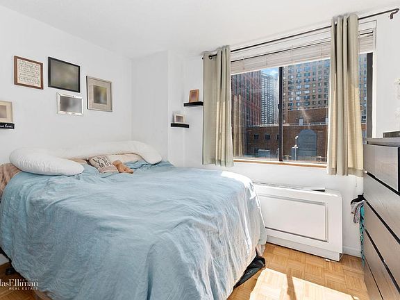 4th image of 45 W 67th St APT 12E