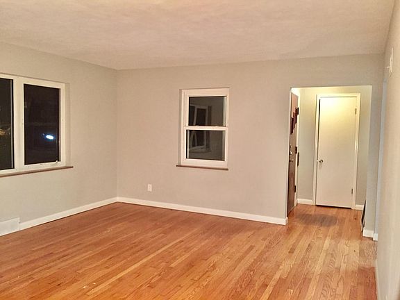 4th image of 920 E Essex Ave